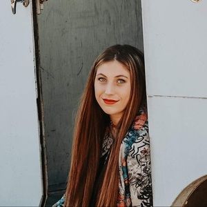 Meet your Posher, Dakota